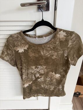 Olive Green Printed Short Sleeve Crop Top